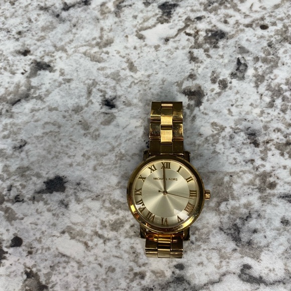 Michael kors gold watch. - Picture 1 of 3